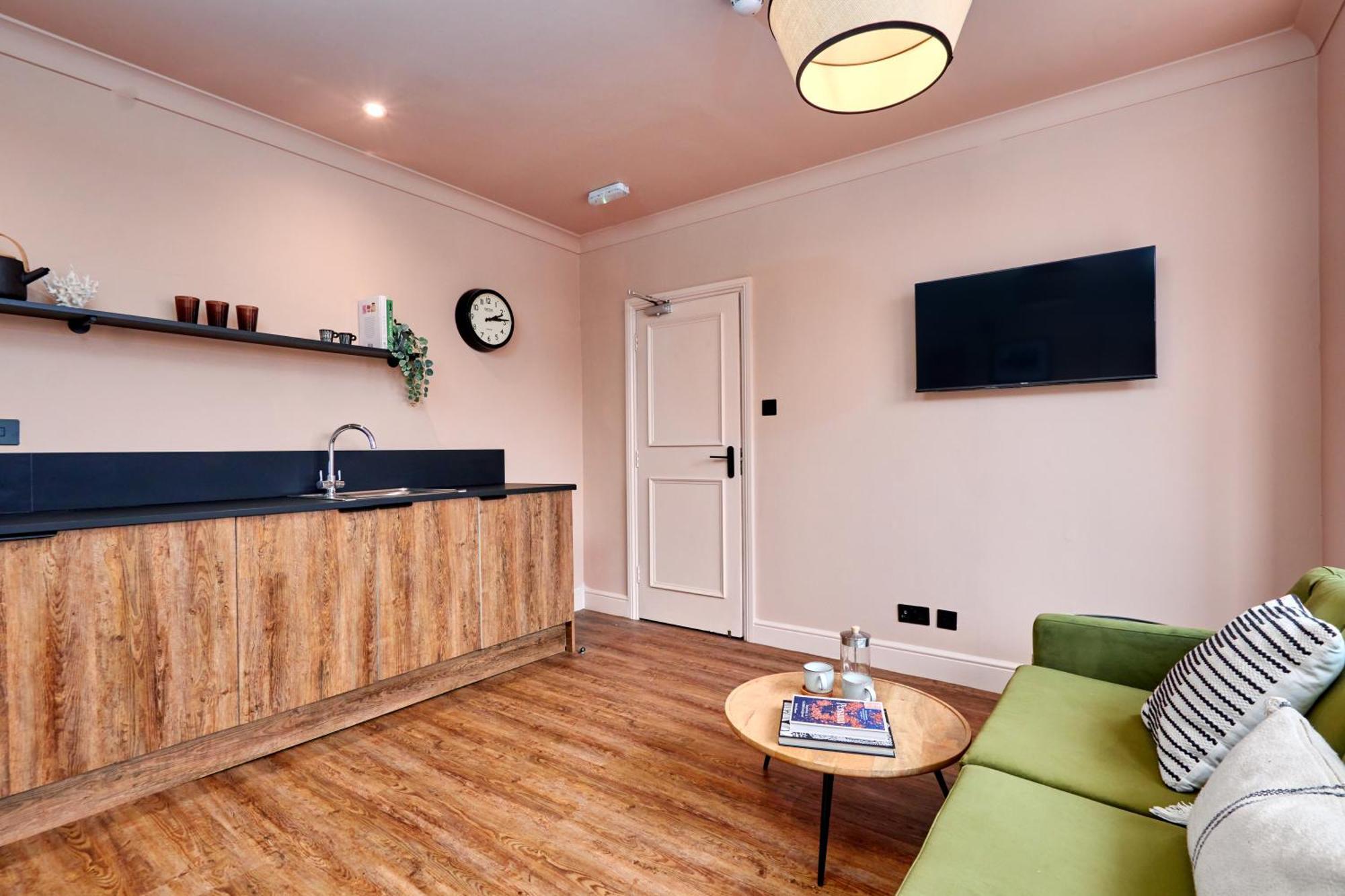 Settle In Winchester - Stylish Self Check-In Rooms Екстериор снимка