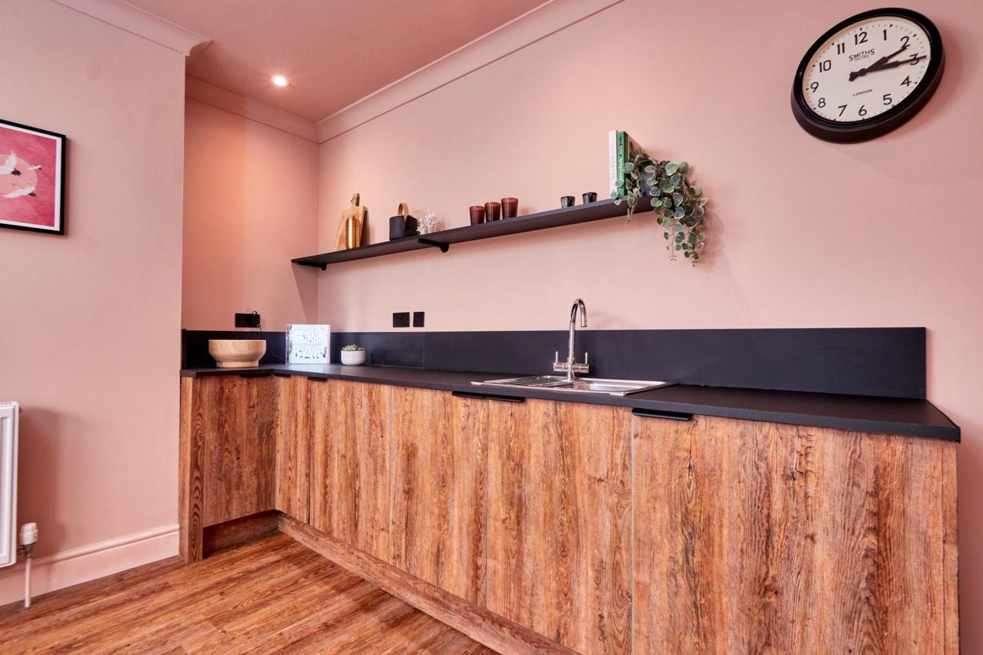 Settle In Winchester - Stylish Self Check-In Rooms Екстериор снимка