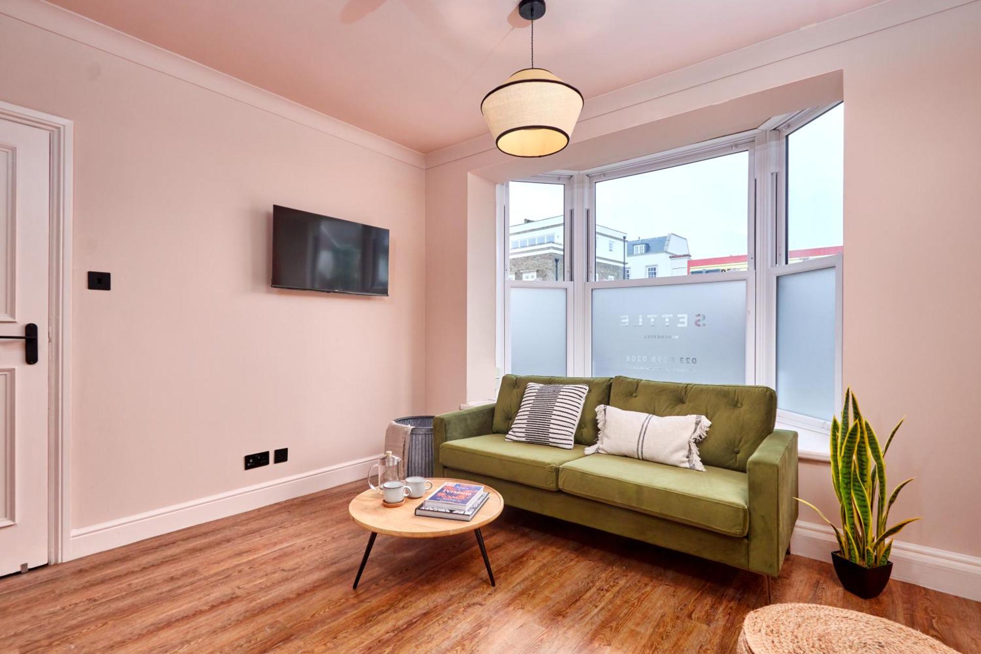Settle In Winchester - Stylish Self Check-In Rooms Екстериор снимка