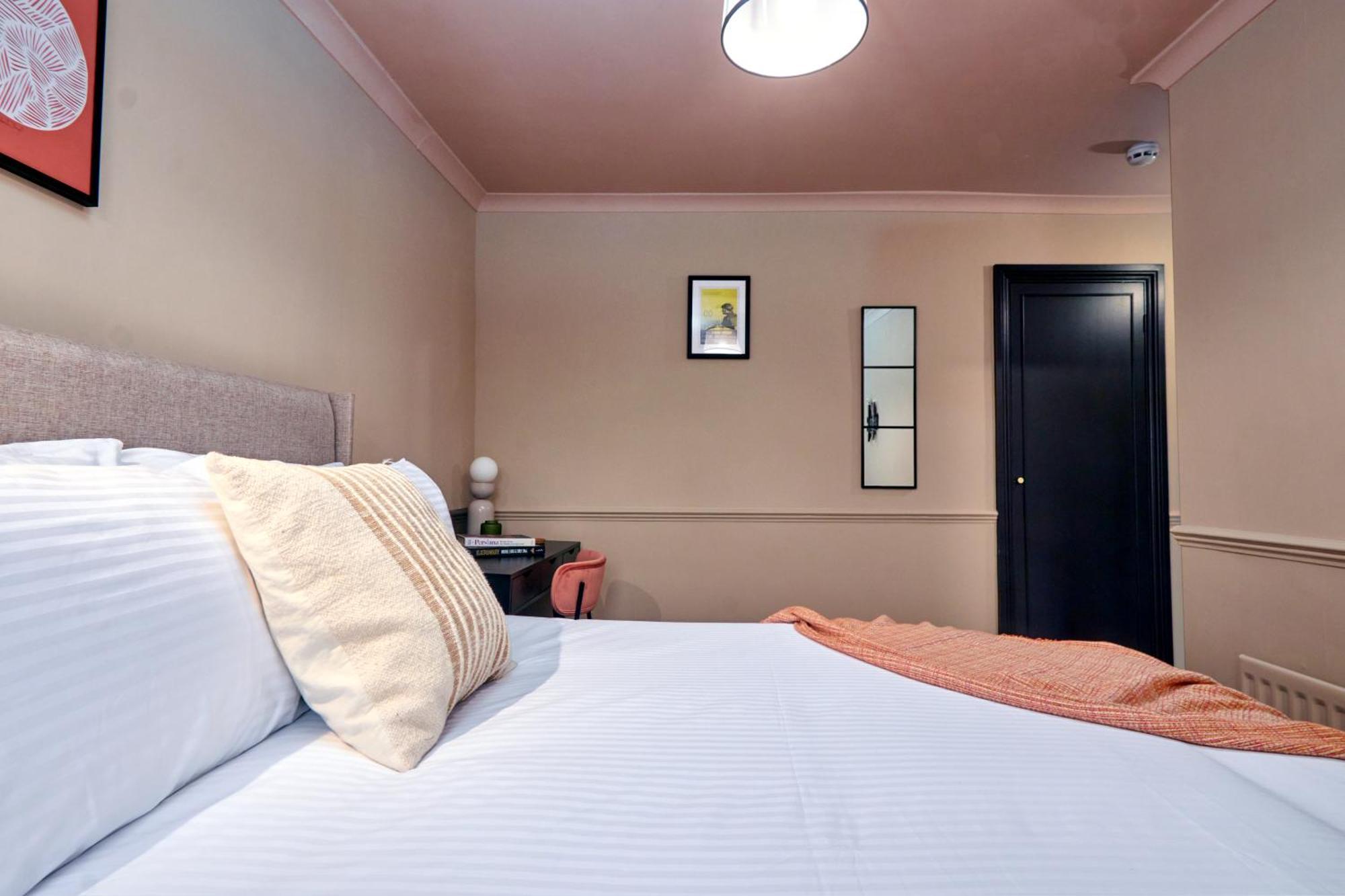 Settle In Winchester - Stylish Self Check-In Rooms Екстериор снимка