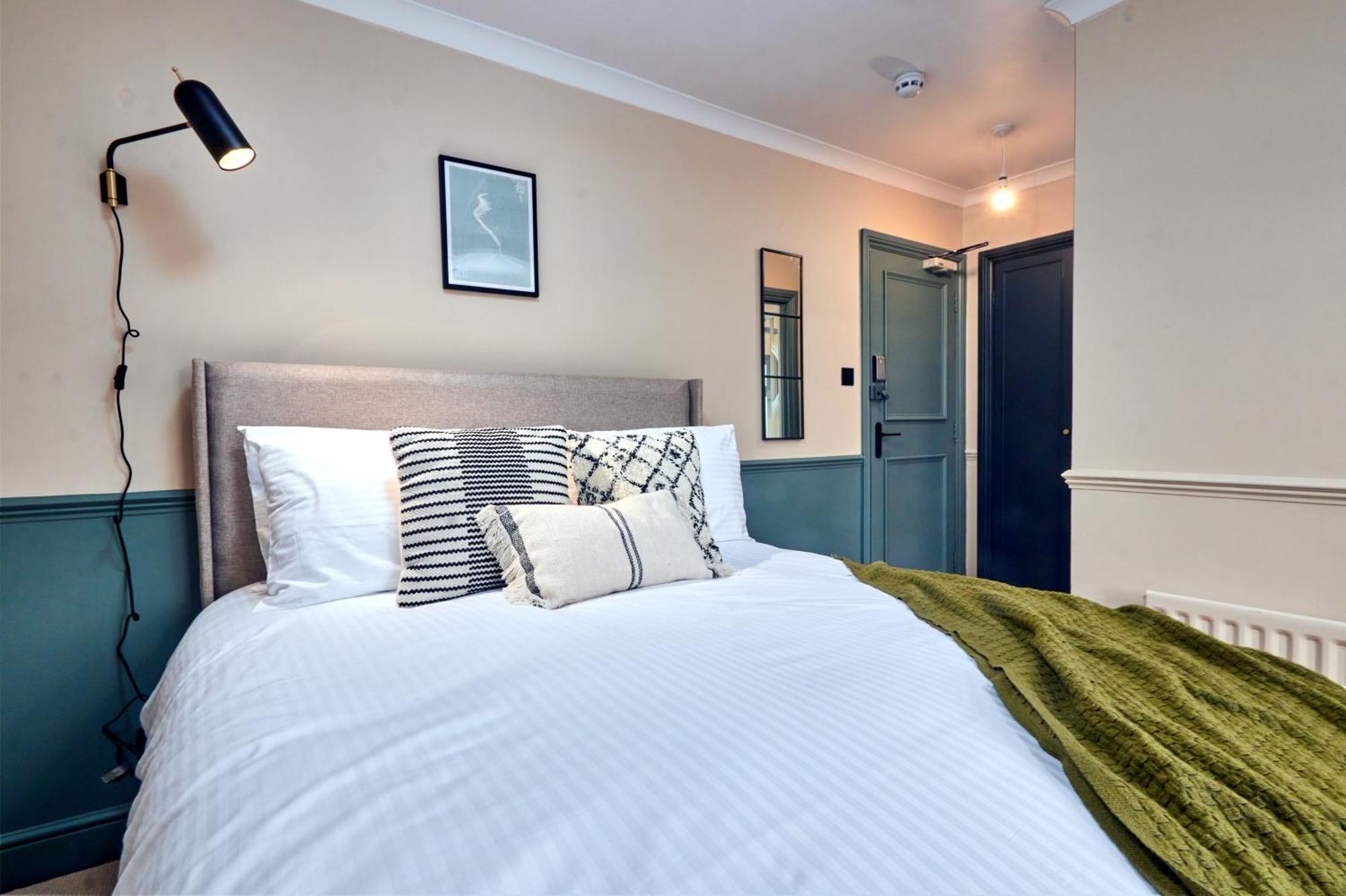 Settle In Winchester - Stylish Self Check-In Rooms Екстериор снимка