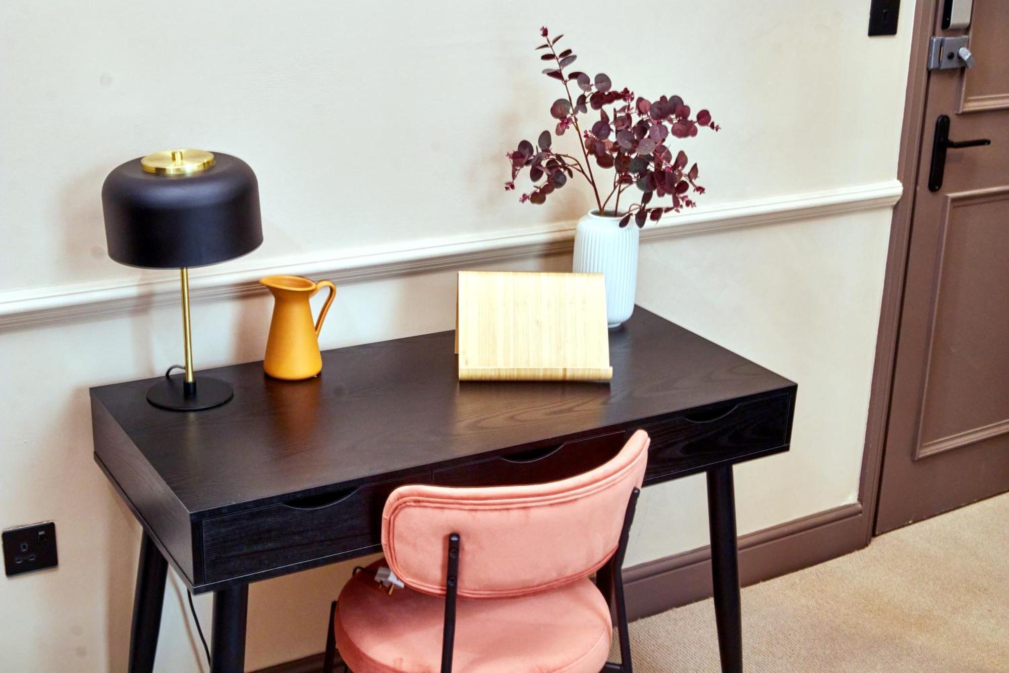 Settle In Winchester - Stylish Self Check-In Rooms Екстериор снимка