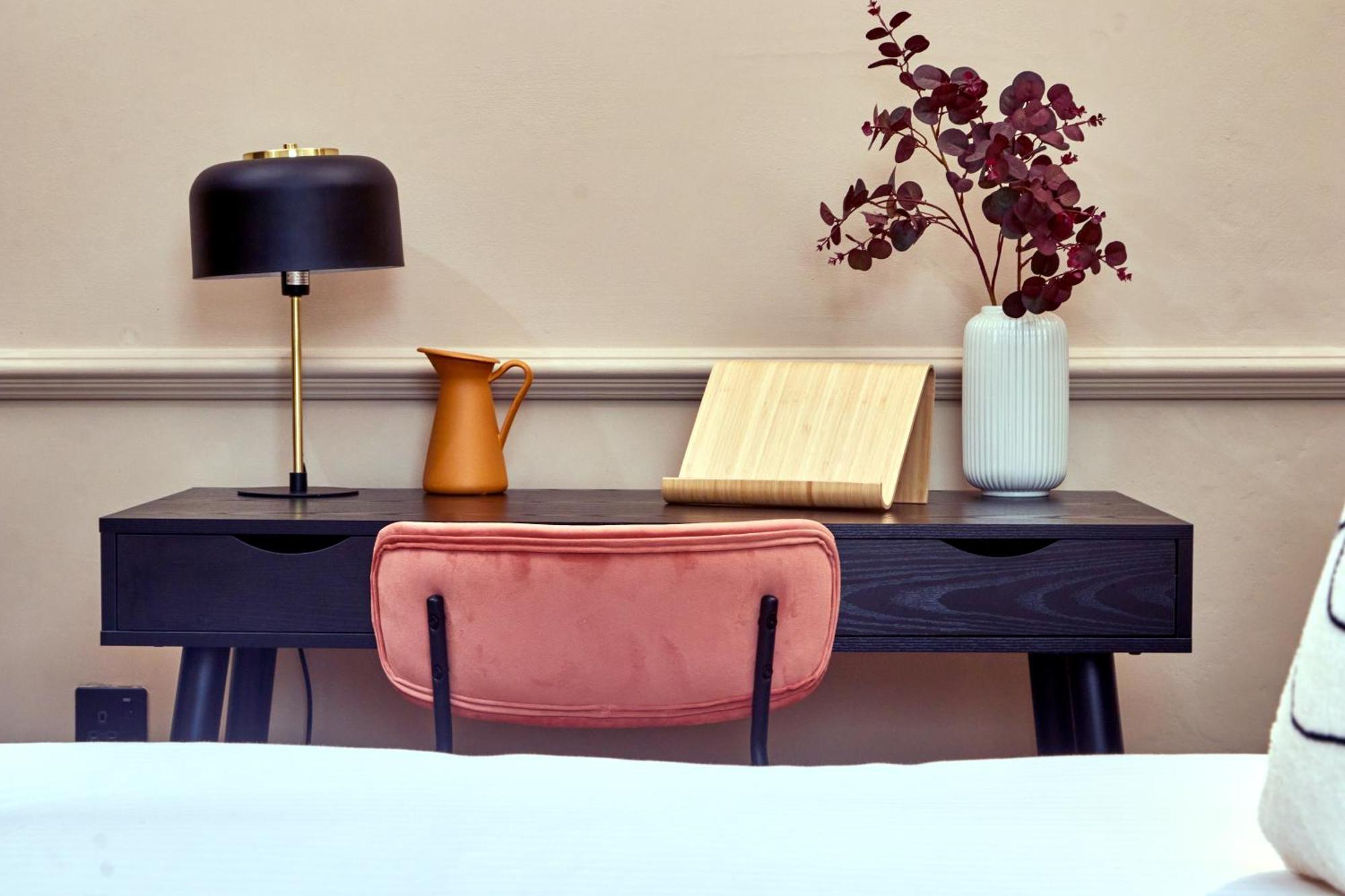 Settle In Winchester - Stylish Self Check-In Rooms Екстериор снимка