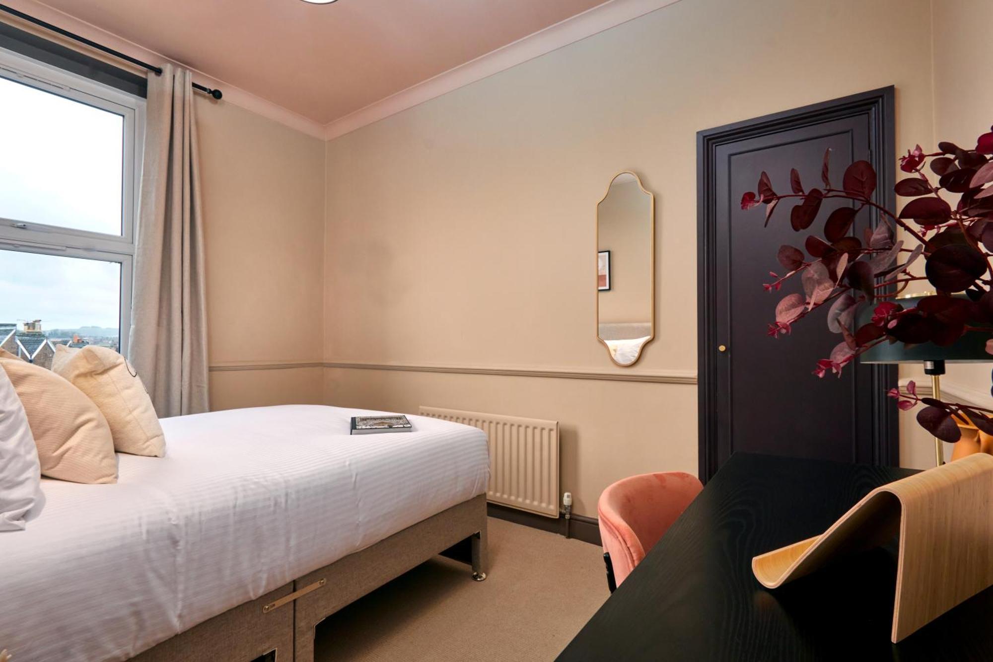 Settle In Winchester - Stylish Self Check-In Rooms Екстериор снимка
