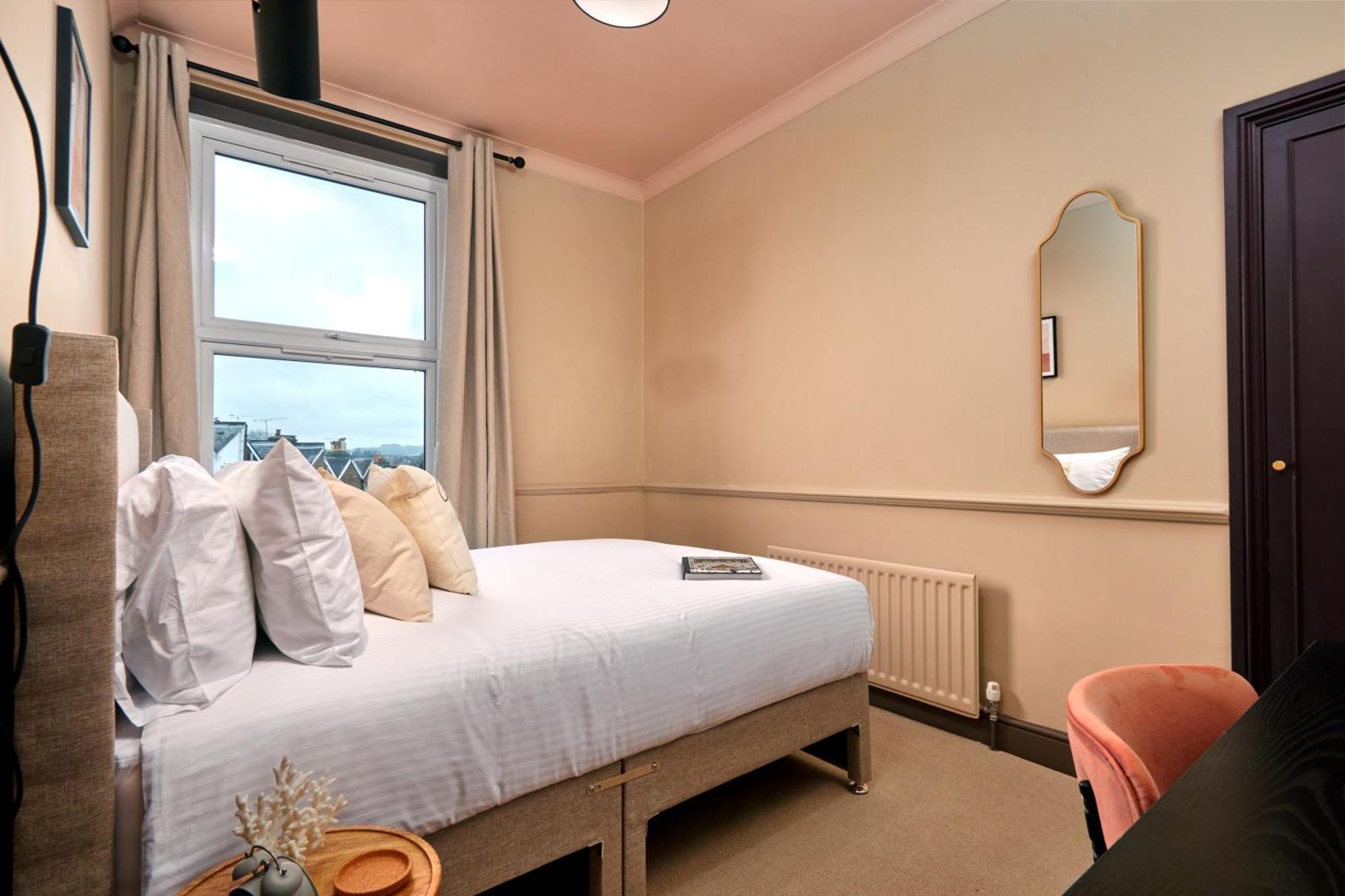 Settle In Winchester - Stylish Self Check-In Rooms Екстериор снимка